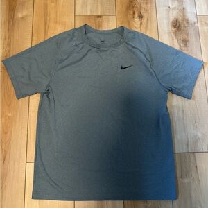 Nike Men's Gray T-Shirt - Medium